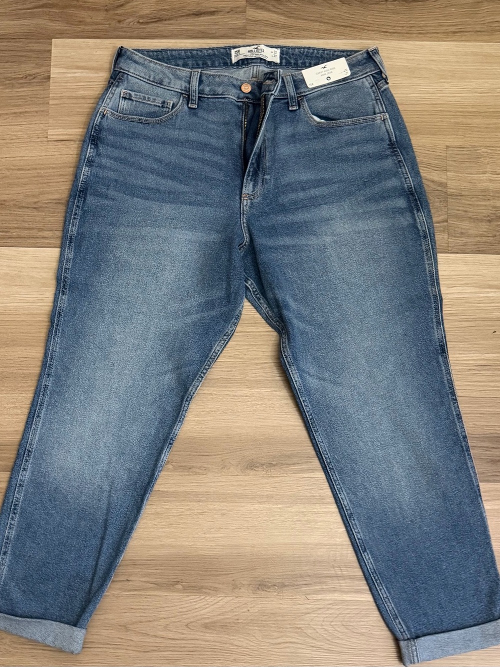 New With Tags Hollister Curvy High Rise Mom Jeans 15R